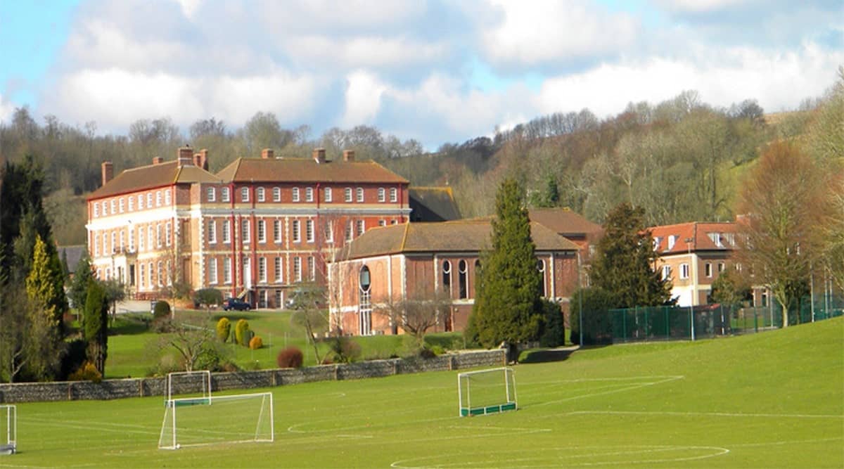 JUNIOR EN COLLEGE - WINDLESHAM