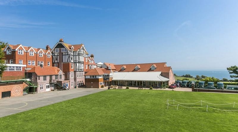 JUNIOR EN COLLEGE - EASTBOURNE